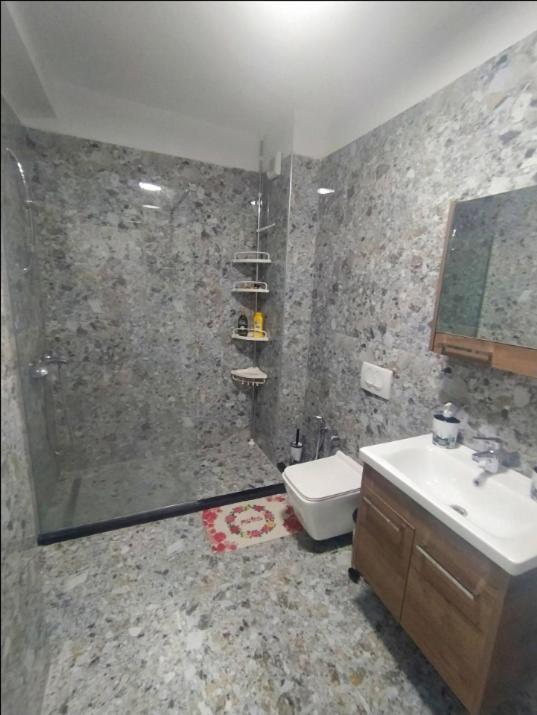 #1 Modern 1Br With Balcony In Up-And-Coming Hip Area Apartment Tiranë Ngoại thất bức ảnh